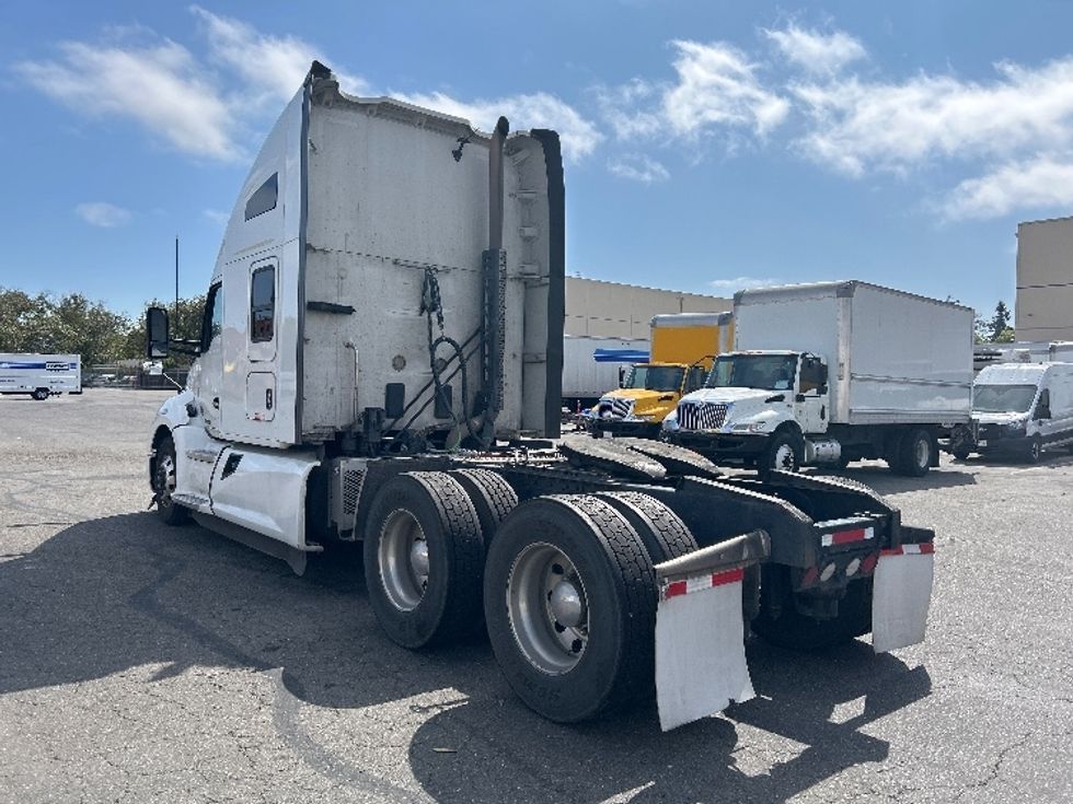 Sleeper Tractor-Heavy Duty Tractors-Kenworth-2021-T680-San Leandro-CA-177,478\n\t\tmiles-$ 72,750 - Image 5
