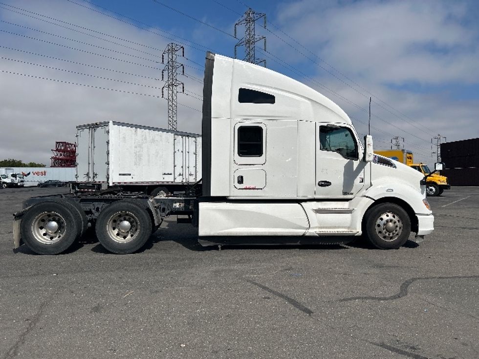 Sleeper Tractor-Heavy Duty Tractors-Kenworth-2021-T680-San Leandro-CA-177,478\n\t\tmiles-$ 72,750 - Image 8