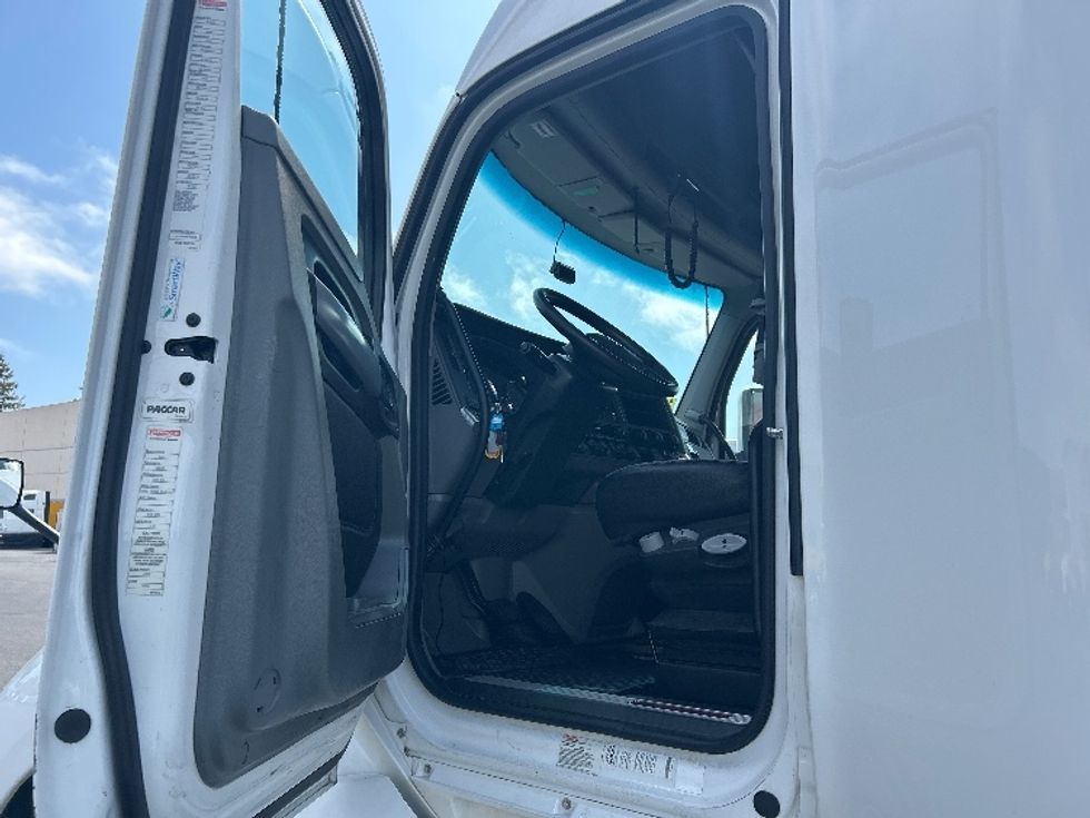 Sleeper Tractor-Heavy Duty Tractors-Kenworth-2021-T680-San Leandro-CA-177,478\n\t\tmiles-$ 72,750 - Image 9