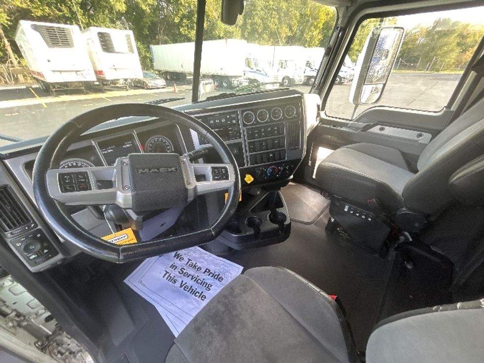 Sleeper Tractor-Heavy Duty Tractors-Mack-2022-ANTHEM-Indianapolis-IN-412,691\n\t\tmiles-$ 75,250 - Image 10