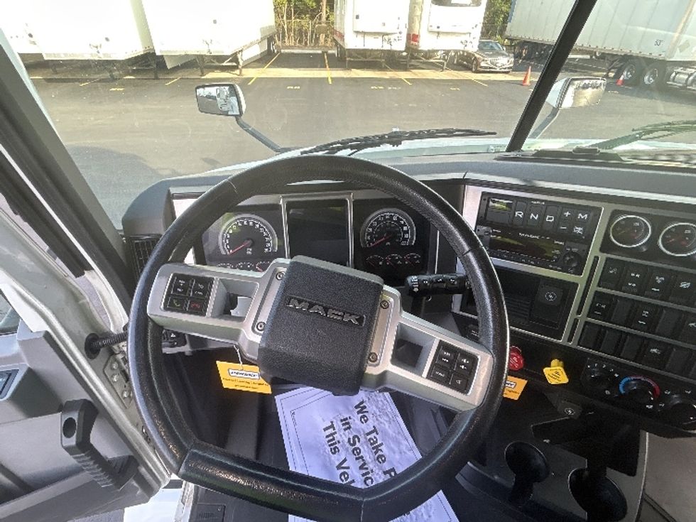 Sleeper Tractor-Heavy Duty Tractors-Mack-2022-ANTHEM-Indianapolis-IN-412,691\n\t\tmiles-$ 75,250 - Image 11
