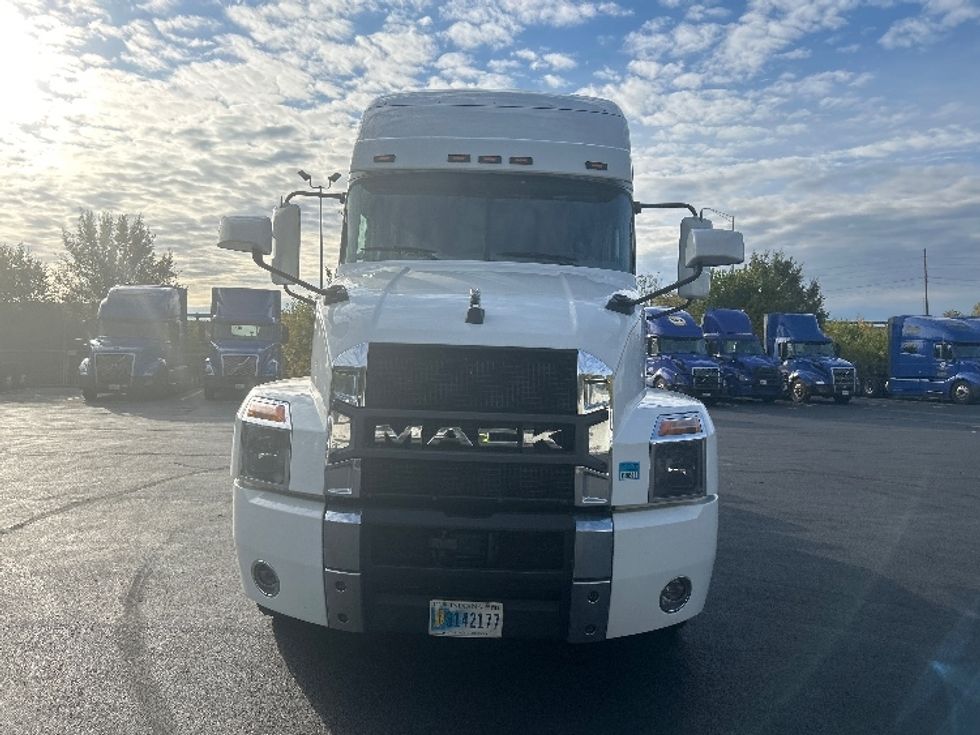 Sleeper Tractor-Heavy Duty Tractors-Mack-2022-ANTHEM-Indianapolis-IN-412,691\n\t\tmiles-$ 75,250 - Image 2