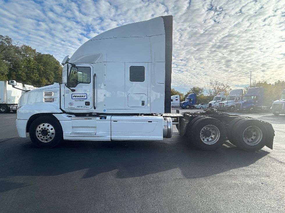 Sleeper Tractor-Heavy Duty Tractors-Mack-2022-ANTHEM-Indianapolis-IN-412,691\n\t\tmiles-$ 75,250 - Image 4