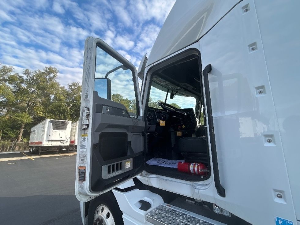 Sleeper Tractor-Heavy Duty Tractors-Mack-2022-ANTHEM-Indianapolis-IN-412,691\n\t\tmiles-$ 75,250 - Image 9