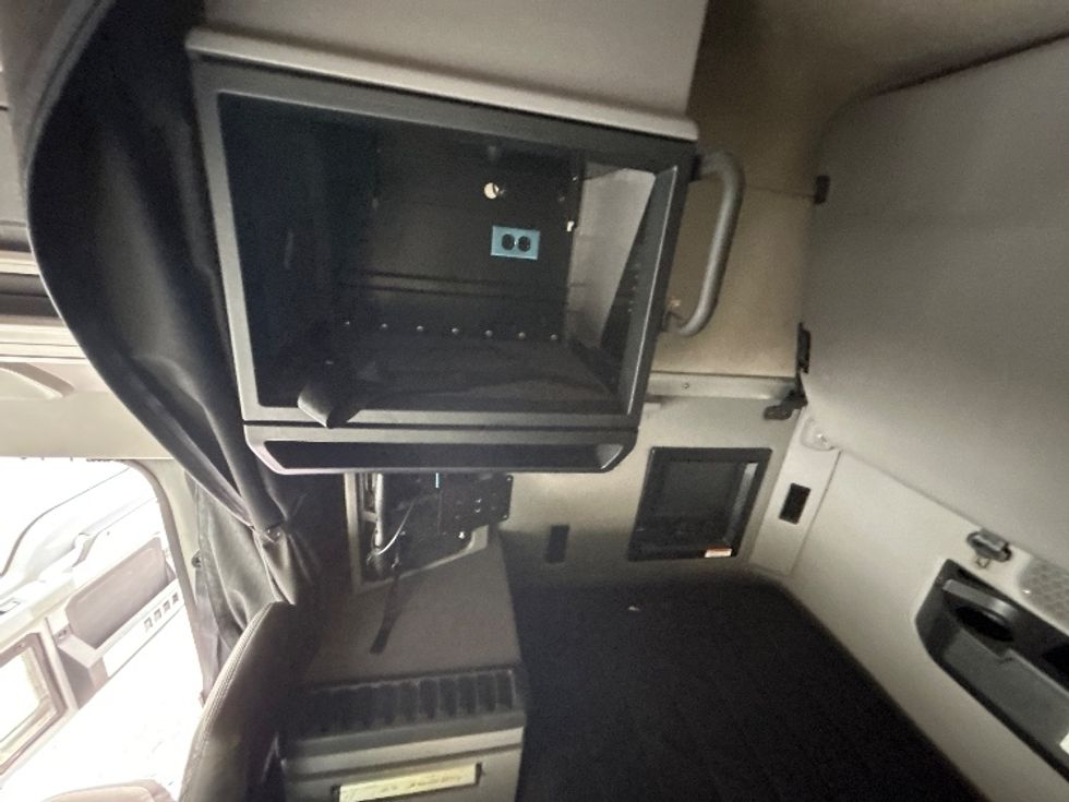 Sleeper Tractor-Heavy Duty Tractors-Mack-2022-ANTHEM-Liverpool-NY-391,553\n\t\tmiles-$ 78,250 - Image 19