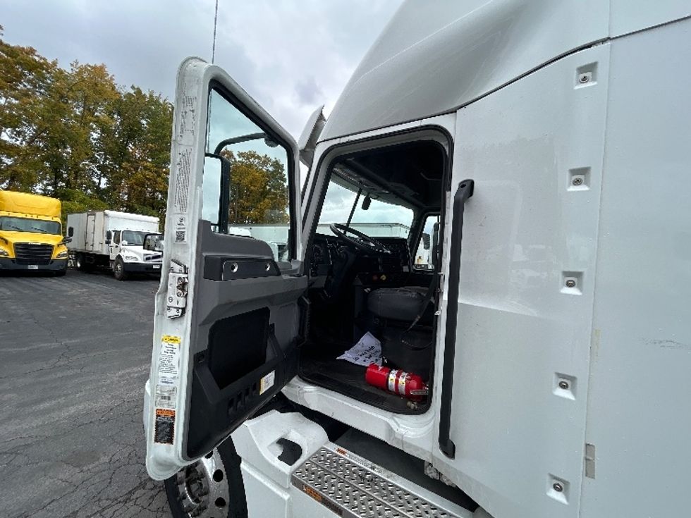 Sleeper Tractor-Heavy Duty Tractors-Mack-2022-ANTHEM-Liverpool-NY-391,553\n\t\tmiles-$ 78,250 - Image 9