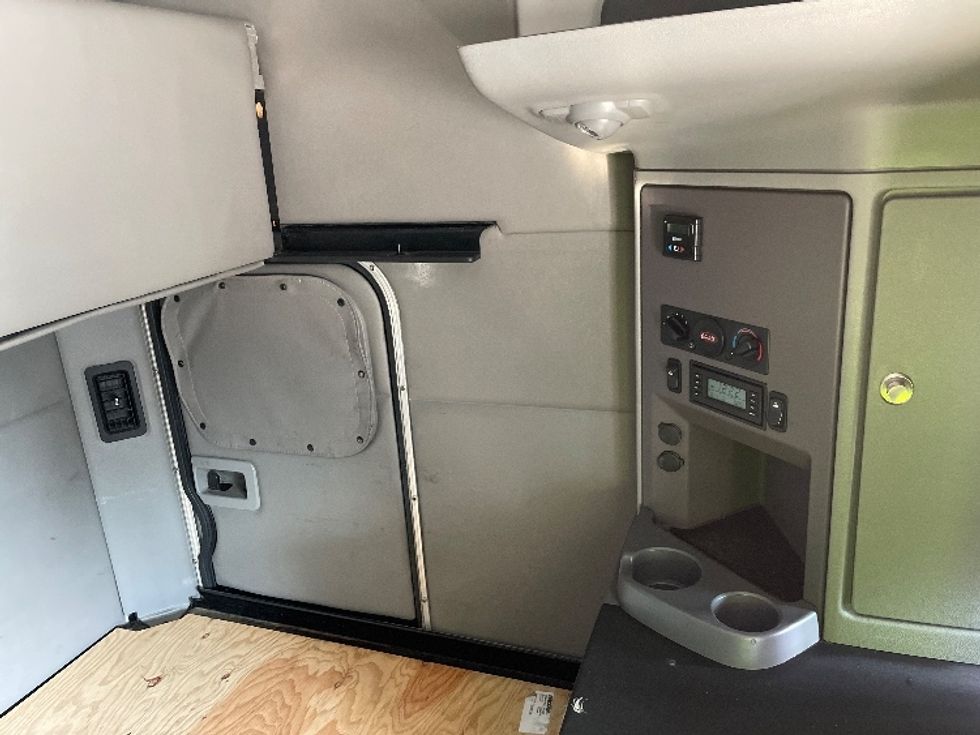 Sleeper Tractor-Heavy Duty Tractors-Peterbilt-2016-579-Dallas-TX-613,447\n\t\tmiles-$ 44,250 - Image 18