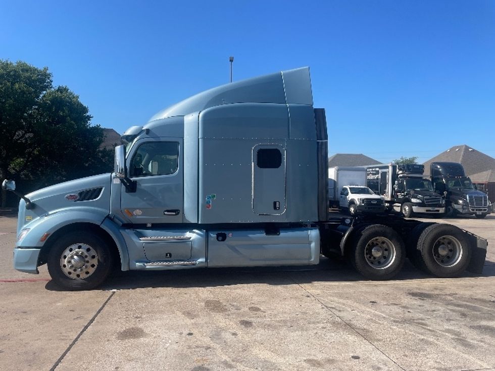 Sleeper Tractor-Heavy Duty Tractors-Peterbilt-2016-579-Dallas-TX-613,447\n\t\tmiles-$ 44,250 - Image 4