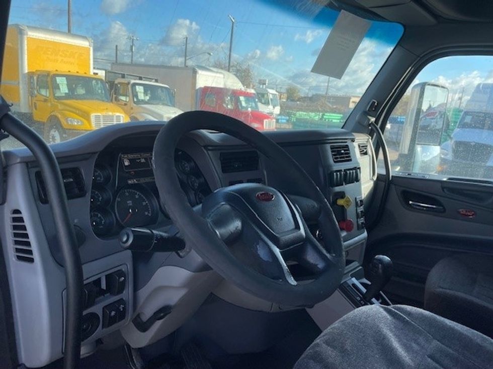 Sleeper Tractor-Heavy Duty Tractors-Peterbilt-2016-579-Dallas-TX-679,340\n\t\tmiles-$ 35,250 - Image 10