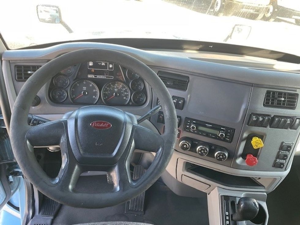 Sleeper Tractor-Heavy Duty Tractors-Peterbilt-2016-579-Dallas-TX-679,340\n\t\tmiles-$ 35,250 - Image 11