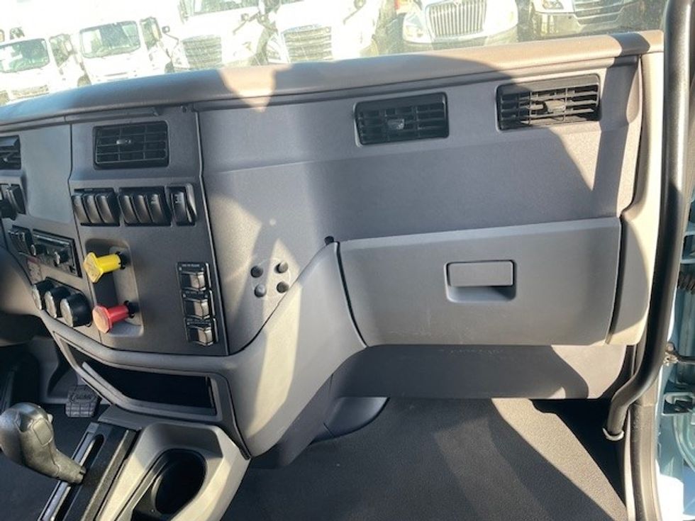 Sleeper Tractor-Heavy Duty Tractors-Peterbilt-2016-579-Dallas-TX-679,340\n\t\tmiles-$ 35,250 - Image 14