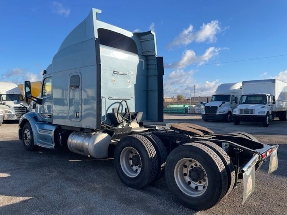 Sleeper Tractor-Heavy Duty Tractors-Peterbilt-2016-579-Dallas-TX-679,340\n\t\tmiles-$ 35,250 - Image 5