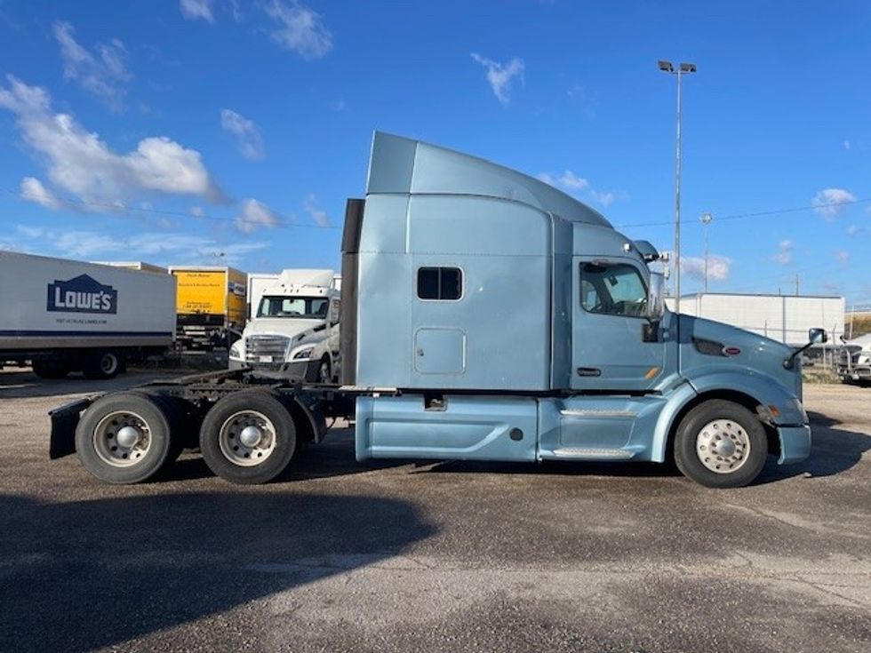 Sleeper Tractor-Heavy Duty Tractors-Peterbilt-2016-579-Dallas-TX-679,340\n\t\tmiles-$ 35,250 - Image 8