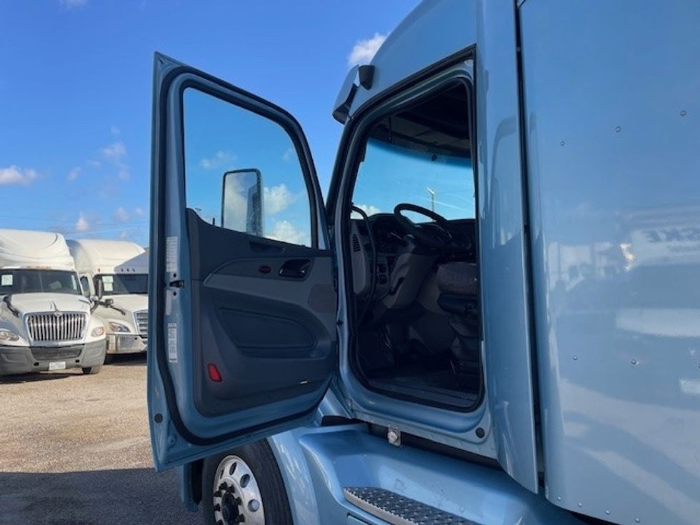 Sleeper Tractor-Heavy Duty Tractors-Peterbilt-2016-579-Dallas-TX-679,340\n\t\tmiles-$ 35,250 - Image 9