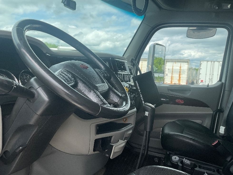 Sleeper Tractor-Heavy Duty Tractors-Peterbilt-2019-579-Akron-OH-160,000\n\t\tmiles-$ 69,750 - Image 10