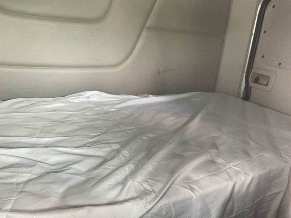 Sleeper Tractor-Heavy Duty Tractors-Peterbilt-2019-579-Akron-OH-160,000\n\t\tmiles-$ 69,750 - Image 11