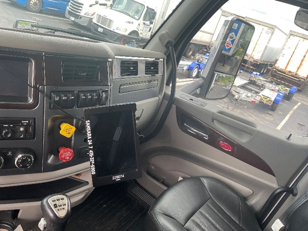 Sleeper Tractor-Heavy Duty Tractors-Peterbilt-2019-579-Akron-OH-160,000\n\t\tmiles-$ 69,750 - Image 13