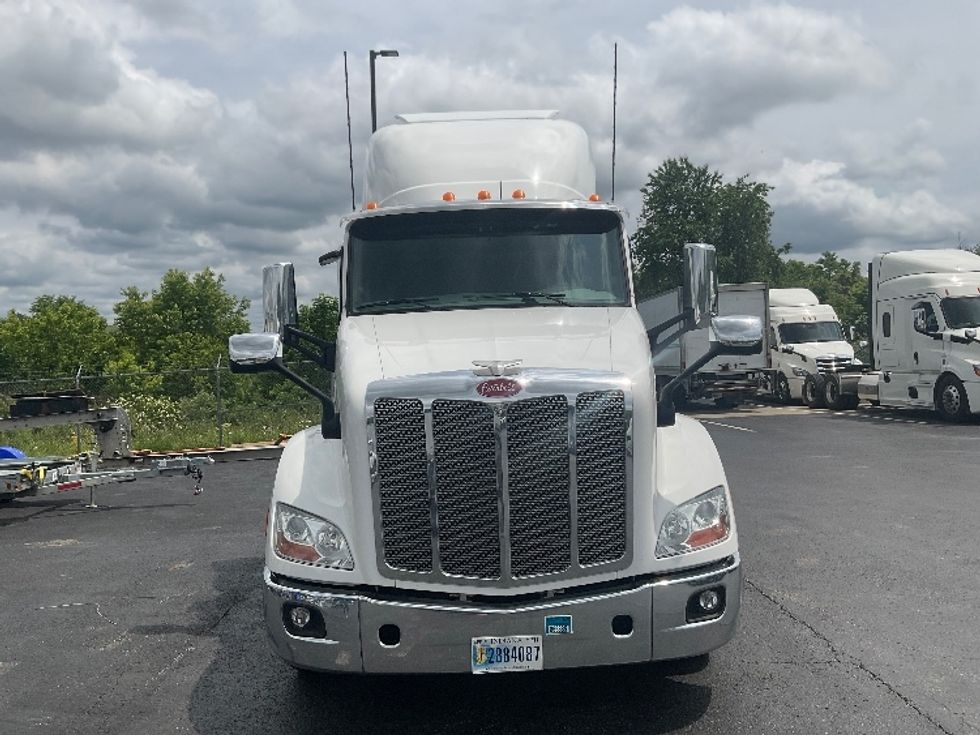 Sleeper Tractor-Heavy Duty Tractors-Peterbilt-2019-579-Akron-OH-160,000\n\t\tmiles-$ 69,750 - Image 2