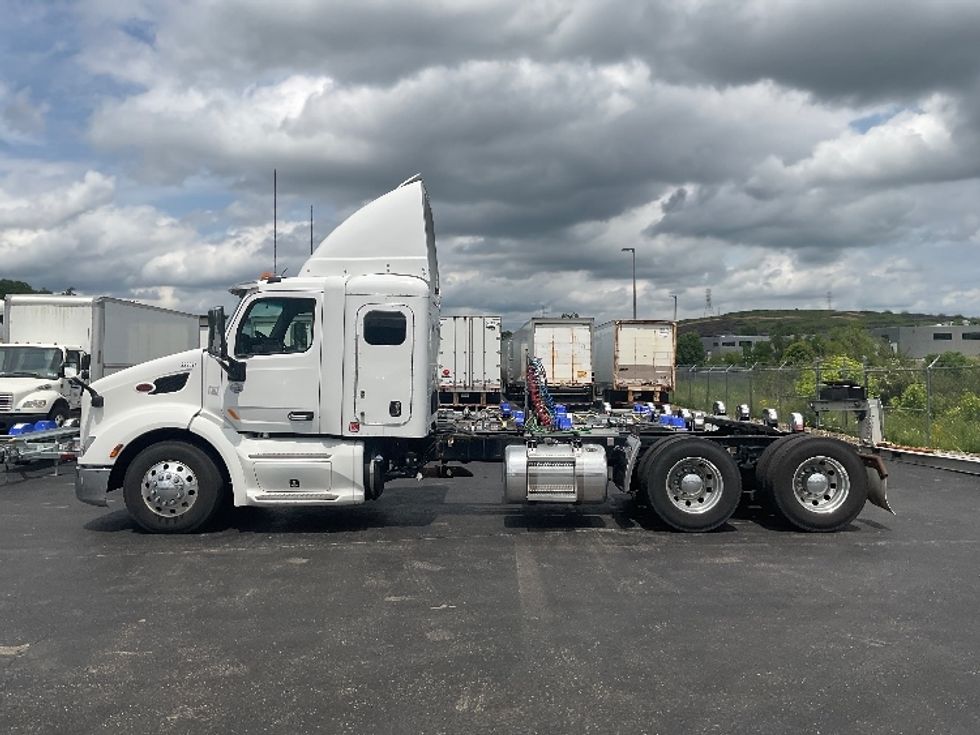 Sleeper Tractor-Heavy Duty Tractors-Peterbilt-2019-579-Akron-OH-160,000\n\t\tmiles-$ 69,750 - Image 4