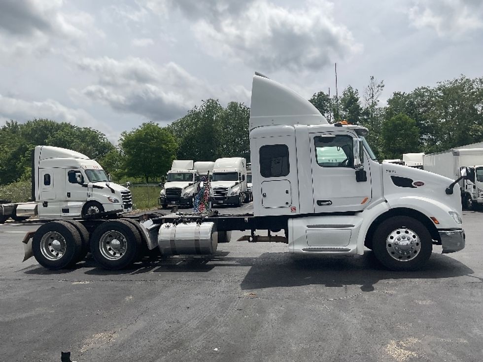 Sleeper Tractor-Heavy Duty Tractors-Peterbilt-2019-579-Akron-OH-160,000\n\t\tmiles-$ 69,750 - Image 8