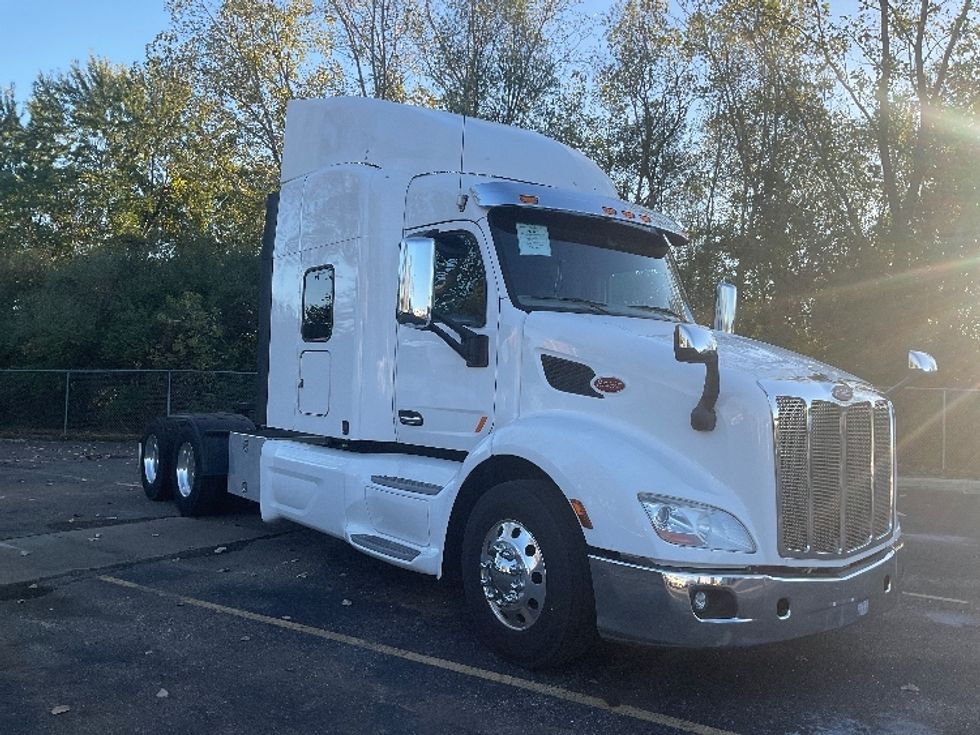 Sleeper Tractor-Heavy Duty Tractors-Peterbilt-2019-579-Akron-OH-196,930\n\t\tmiles-$ 62,750 - Image 1