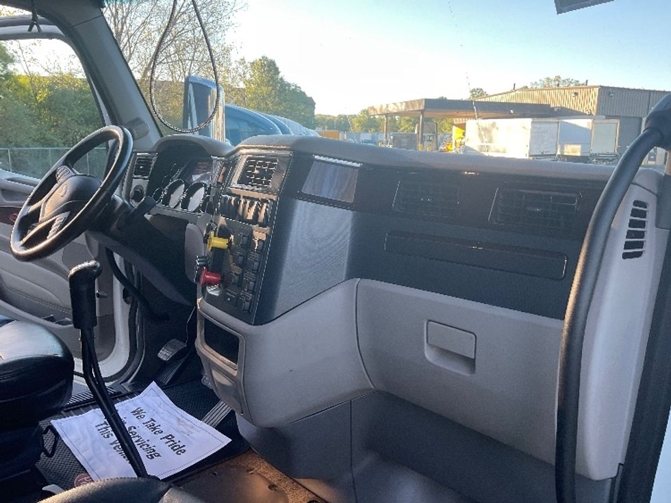 Sleeper Tractor-Heavy Duty Tractors-Peterbilt-2019-579-Akron-OH-196,930\n\t\tmiles-$ 62,750 - Image 14