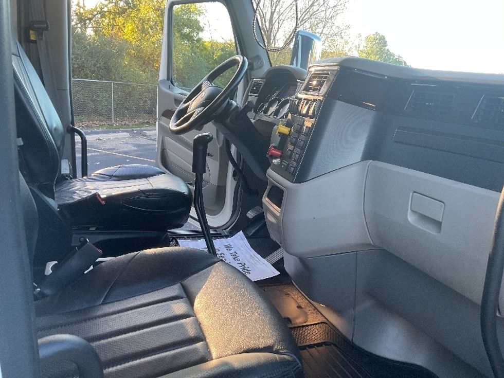 Sleeper Tractor-Heavy Duty Tractors-Peterbilt-2019-579-Akron-OH-196,930\n\t\tmiles-$ 62,750 - Image 15
