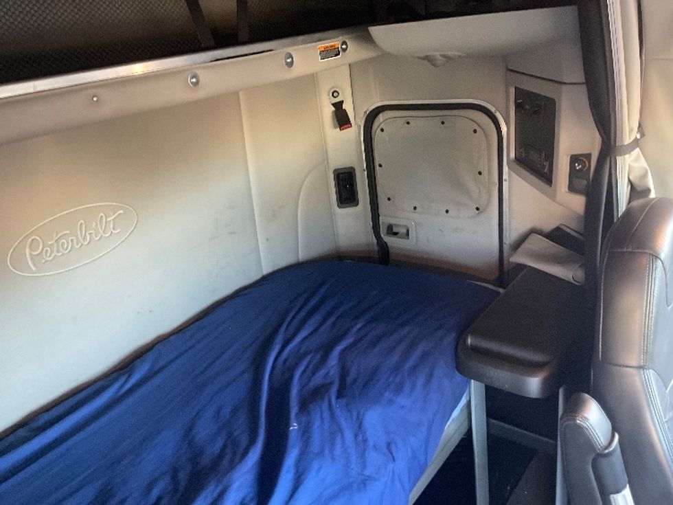 Sleeper Tractor-Heavy Duty Tractors-Peterbilt-2019-579-Akron-OH-196,930\n\t\tmiles-$ 62,750 - Image 18