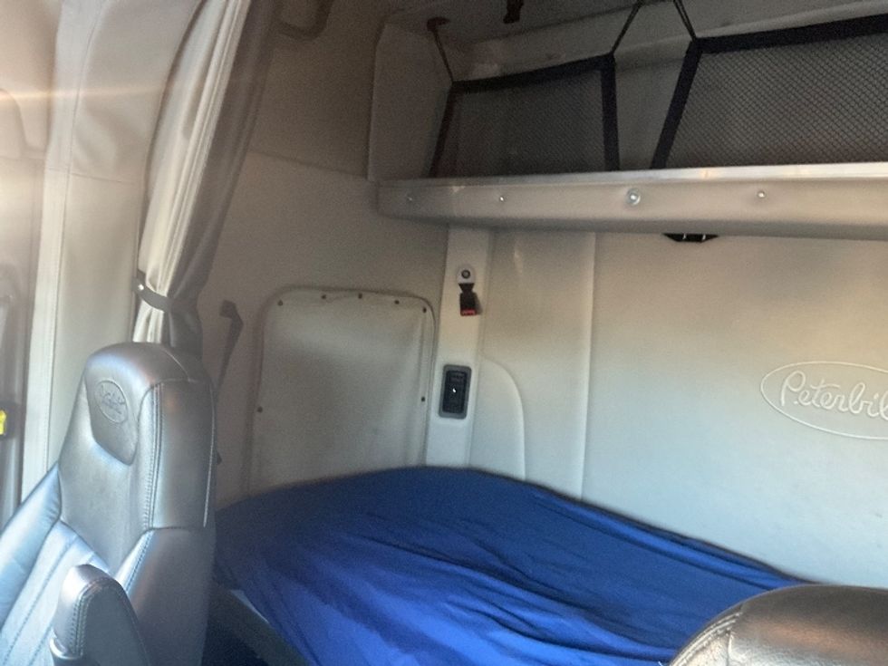 Sleeper Tractor-Heavy Duty Tractors-Peterbilt-2019-579-Akron-OH-196,930\n\t\tmiles-$ 62,750 - Image 19