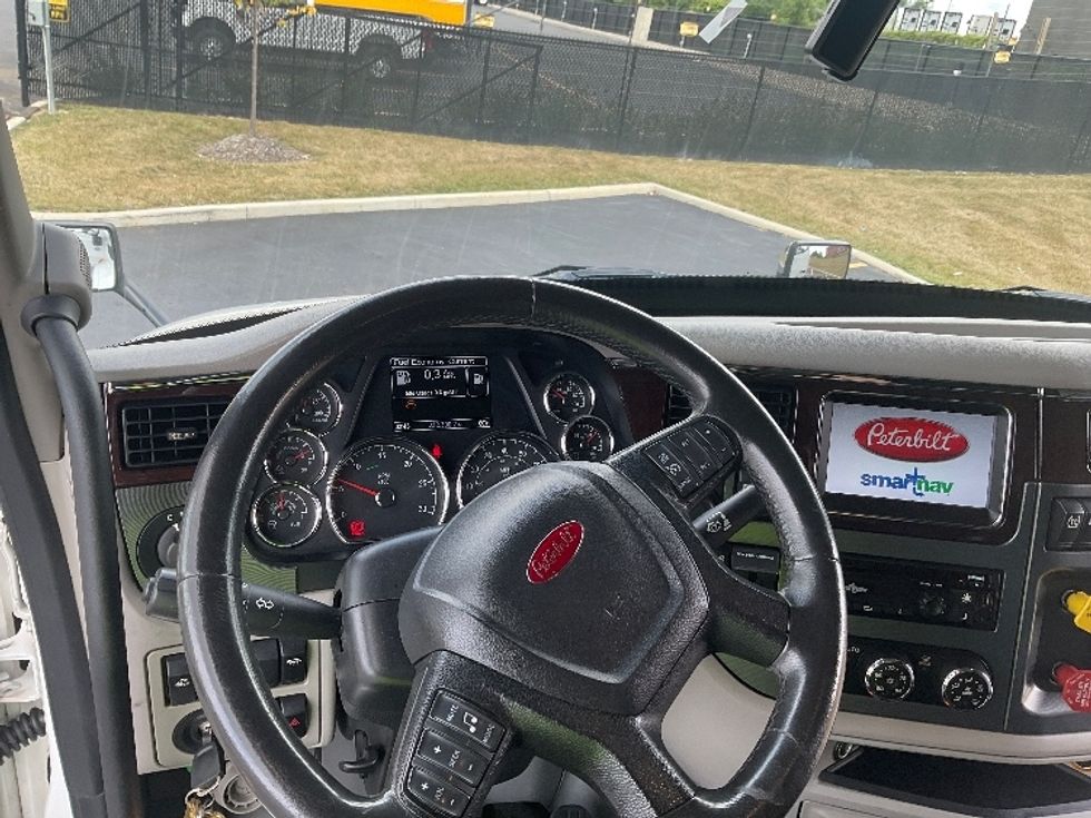 Sleeper Tractor-Heavy Duty Tractors-Peterbilt-2019-579-Akron-OH-232,300\n\t\tmiles-$ 65,750 - Image 10