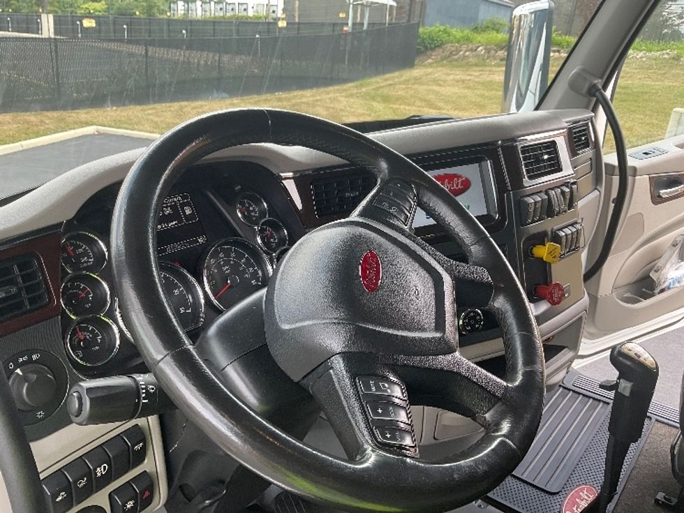 Sleeper Tractor-Heavy Duty Tractors-Peterbilt-2019-579-Akron-OH-232,300\n\t\tmiles-$ 65,750 - Image 11