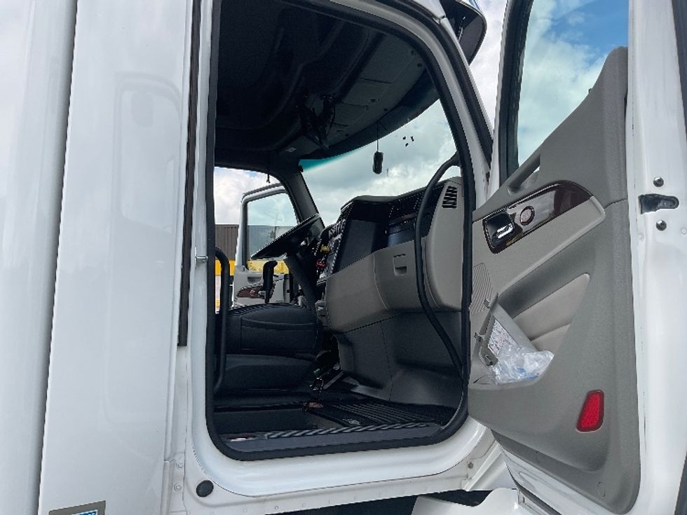 Sleeper Tractor-Heavy Duty Tractors-Peterbilt-2019-579-Akron-OH-232,300\n\t\tmiles-$ 65,750 - Image 13