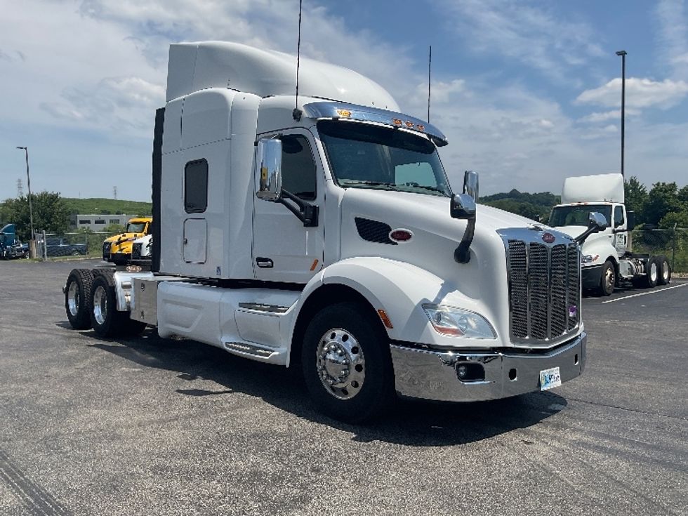 Sleeper Tractor-Heavy Duty Tractors-Peterbilt-2019-579-Akron-OH-235,666\n\t\tmiles-$ 68,500 - Image 1