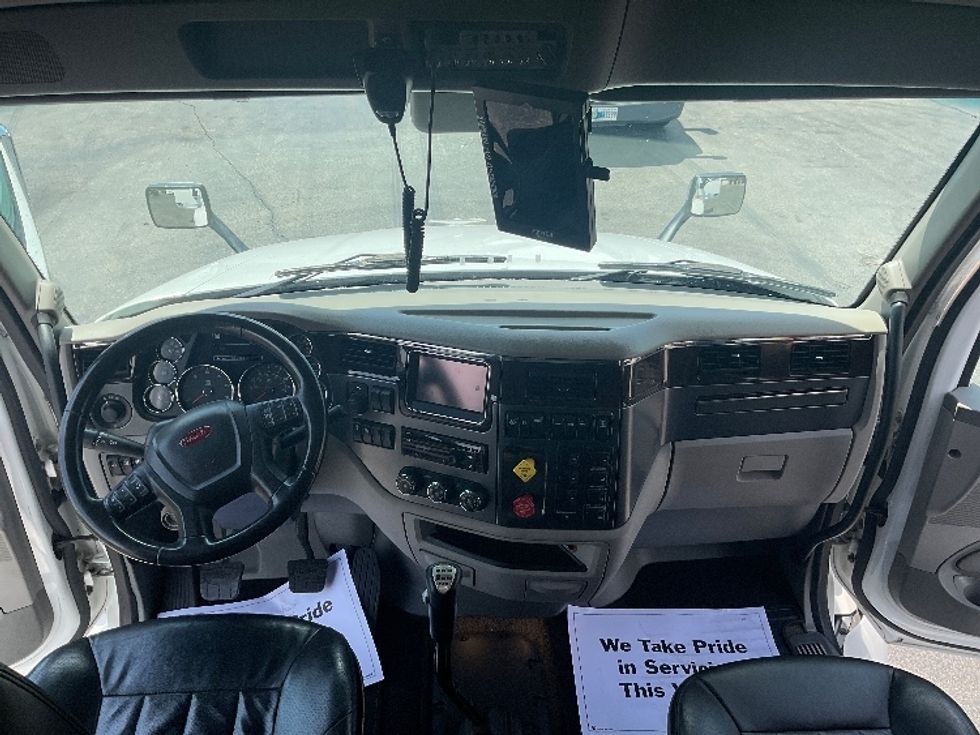 Sleeper Tractor-Heavy Duty Tractors-Peterbilt-2019-579-Akron-OH-235,666\n\t\tmiles-$ 68,500 - Image 12