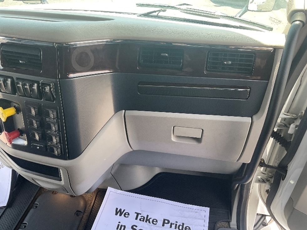 Sleeper Tractor-Heavy Duty Tractors-Peterbilt-2019-579-Akron-OH-235,666\n\t\tmiles-$ 68,500 - Image 13