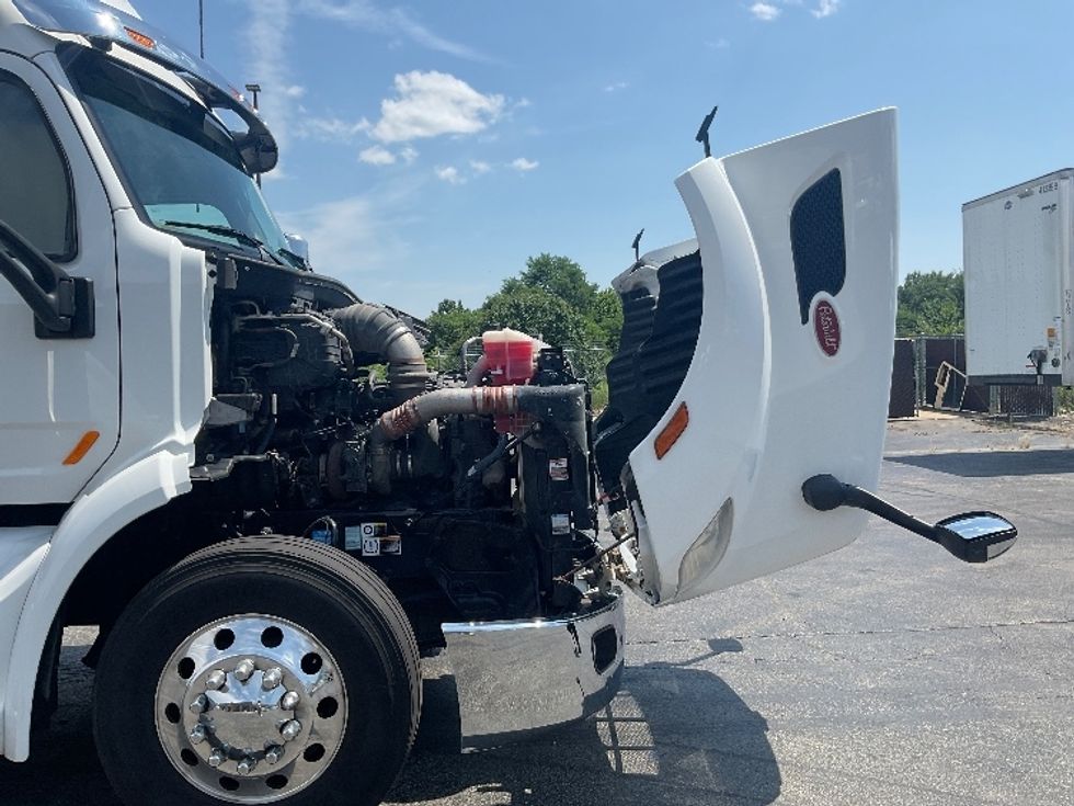 Sleeper Tractor-Heavy Duty Tractors-Peterbilt-2019-579-Akron-OH-235,666\n\t\tmiles-$ 68,500 - Image 19