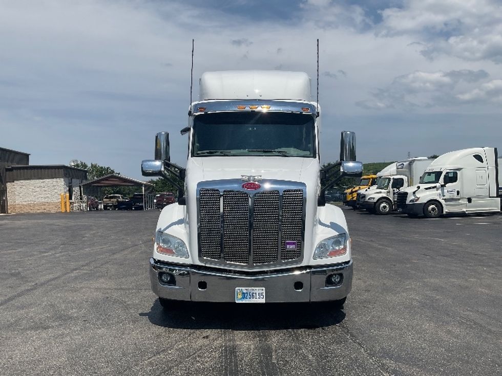 Sleeper Tractor-Heavy Duty Tractors-Peterbilt-2019-579-Akron-OH-235,666\n\t\tmiles-$ 68,500 - Image 2