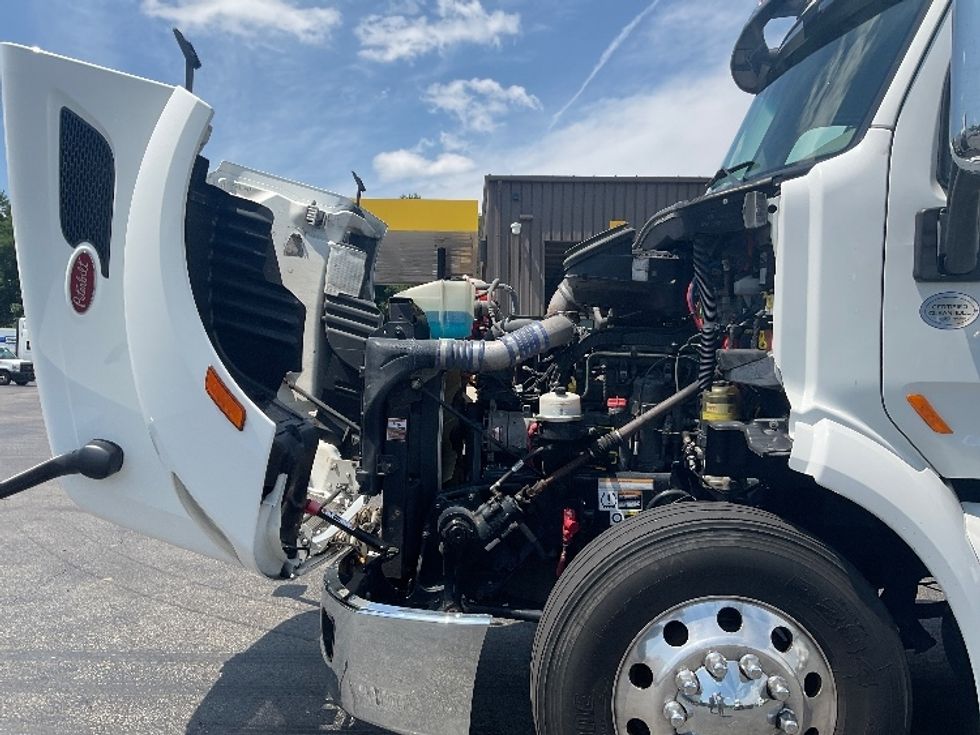 Sleeper Tractor-Heavy Duty Tractors-Peterbilt-2019-579-Akron-OH-235,666\n\t\tmiles-$ 68,500 - Image 20
