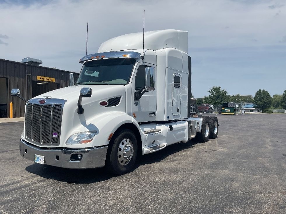 Sleeper Tractor-Heavy Duty Tractors-Peterbilt-2019-579-Akron-OH-235,666\n\t\tmiles-$ 68,500 - Image 3