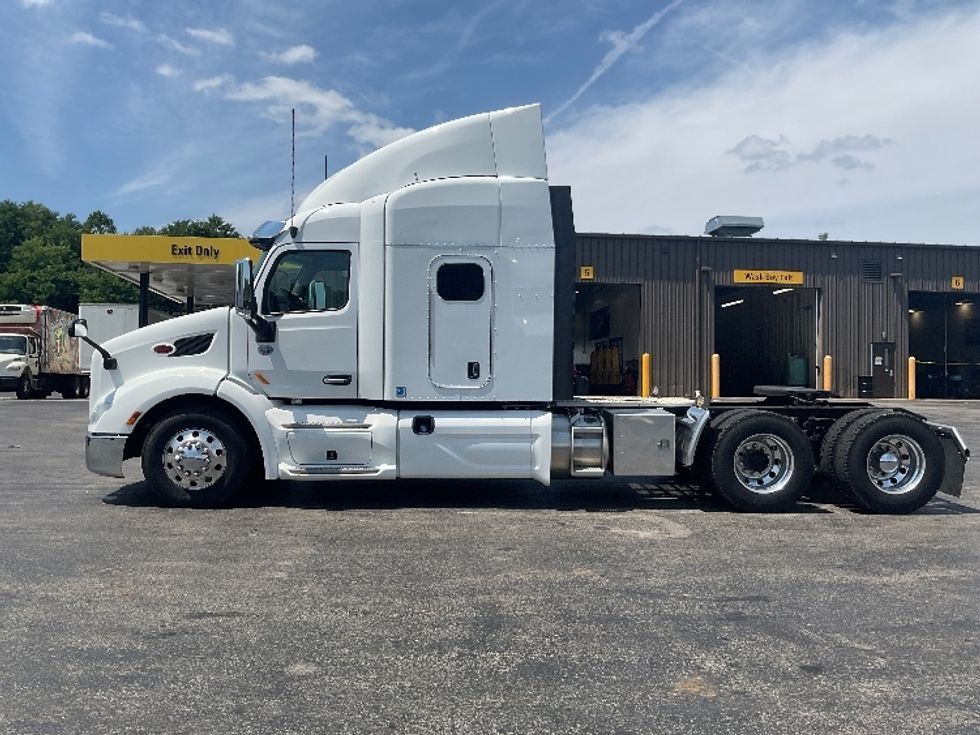 Sleeper Tractor-Heavy Duty Tractors-Peterbilt-2019-579-Akron-OH-235,666\n\t\tmiles-$ 68,500 - Image 4