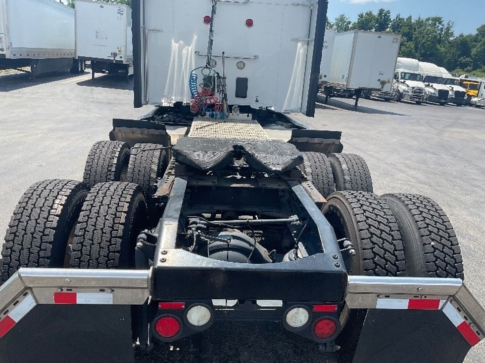 Sleeper Tractor-Heavy Duty Tractors-Peterbilt-2019-579-Akron-OH-235,666\n\t\tmiles-$ 68,500 - Image 6