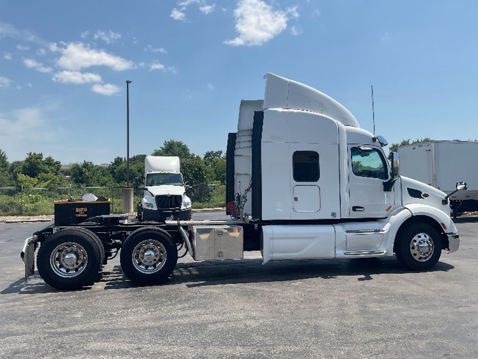 Sleeper Tractor-Heavy Duty Tractors-Peterbilt-2019-579-Akron-OH-235,666\n\t\tmiles-$ 68,500 - Image 8