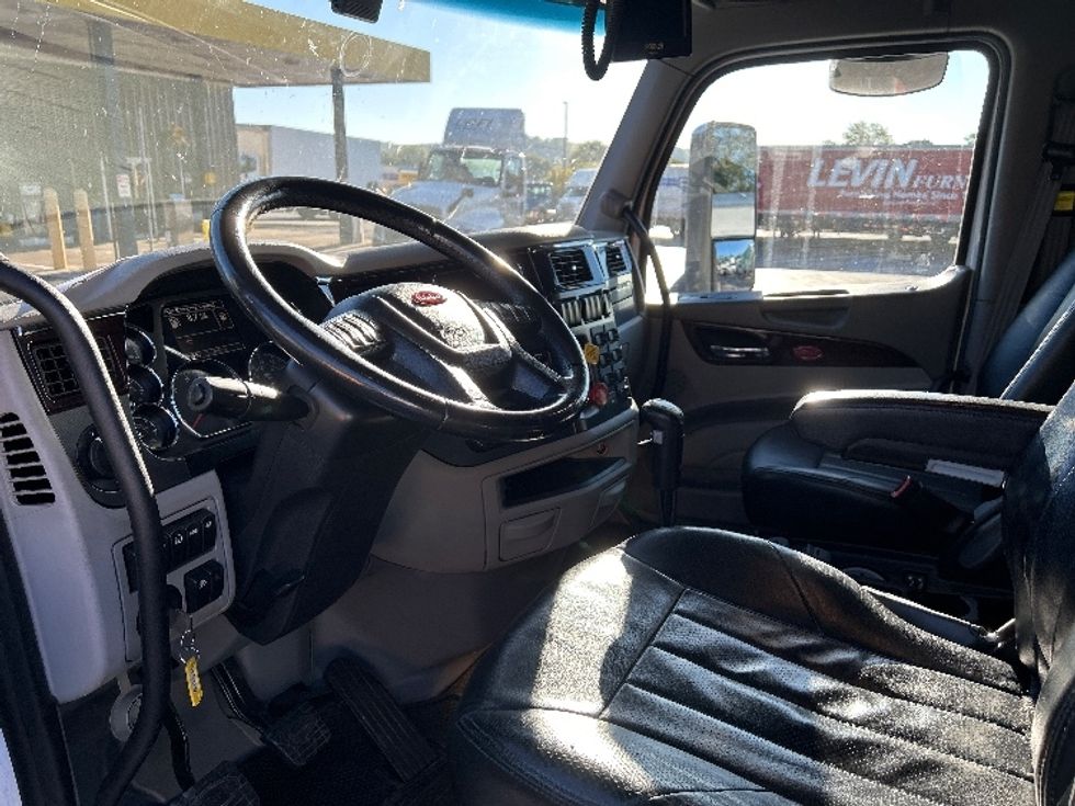 Sleeper Tractor-Heavy Duty Tractors-Peterbilt-2019-579-Akron-OH-272,308\n\t\tmiles-$ 67,000 - Image 10