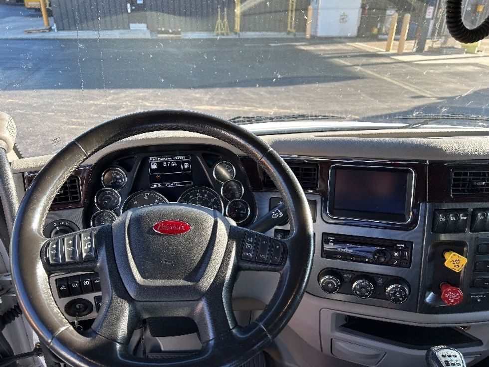 Sleeper Tractor-Heavy Duty Tractors-Peterbilt-2019-579-Akron-OH-272,308\n\t\tmiles-$ 67,000 - Image 11