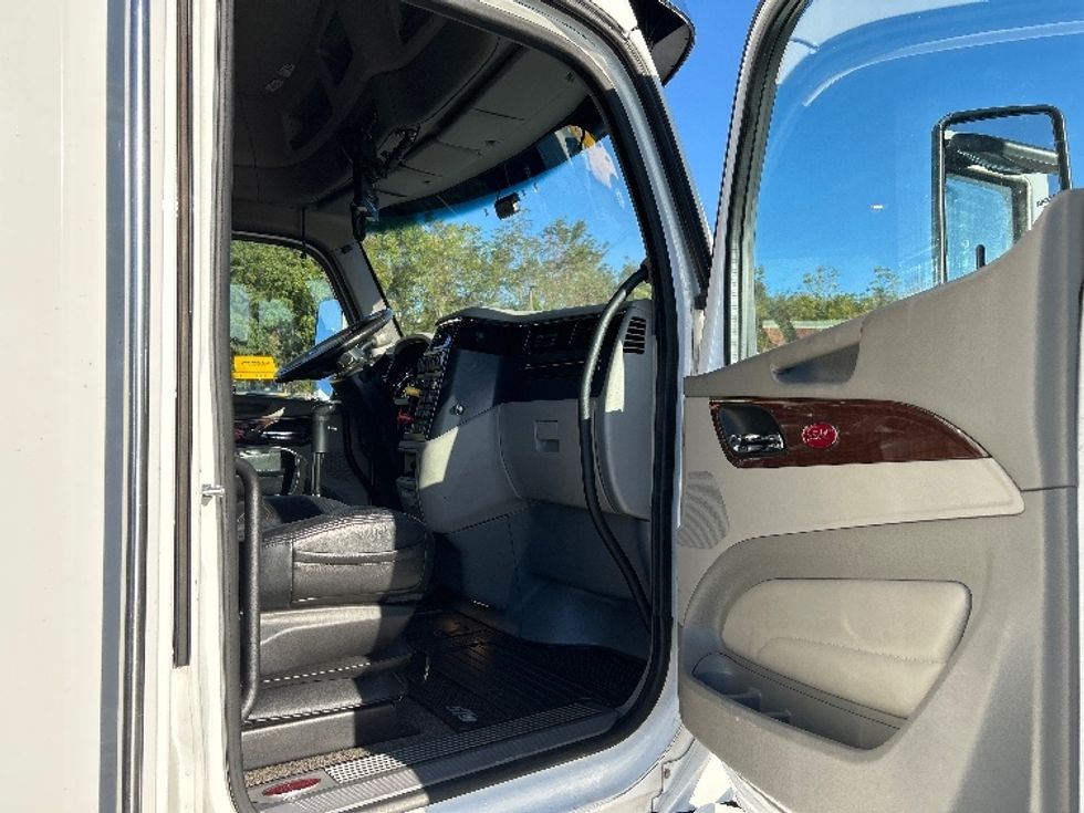 Sleeper Tractor-Heavy Duty Tractors-Peterbilt-2019-579-Akron-OH-272,308\n\t\tmiles-$ 67,000 - Image 13