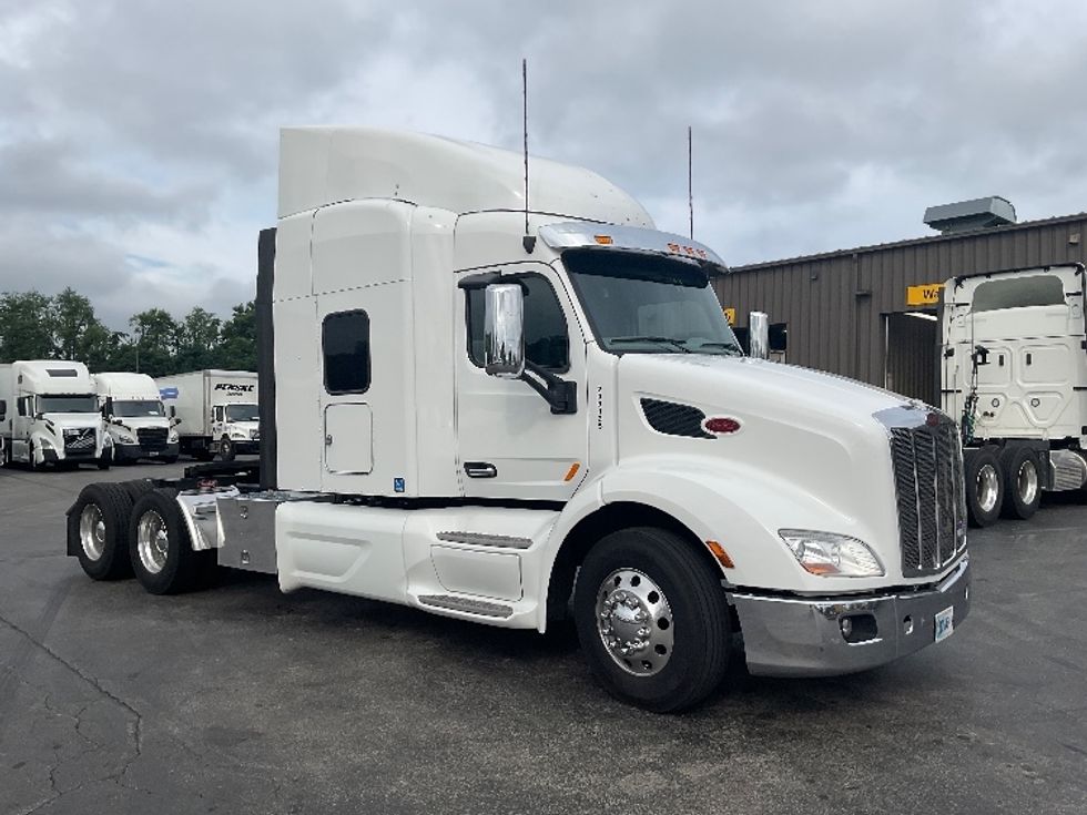 Sleeper Tractor-Heavy Duty Tractors-Peterbilt-2019-579-Akron-OH-327,253\n\t\tmiles-$ 61,750 - Image 1
