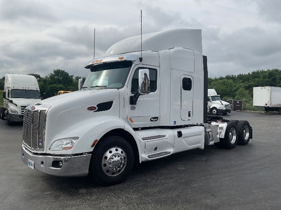 Sleeper Tractor-Heavy Duty Tractors-Peterbilt-2019-579-Akron-OH-327,253\n\t\tmiles-$ 61,750 - Image 3