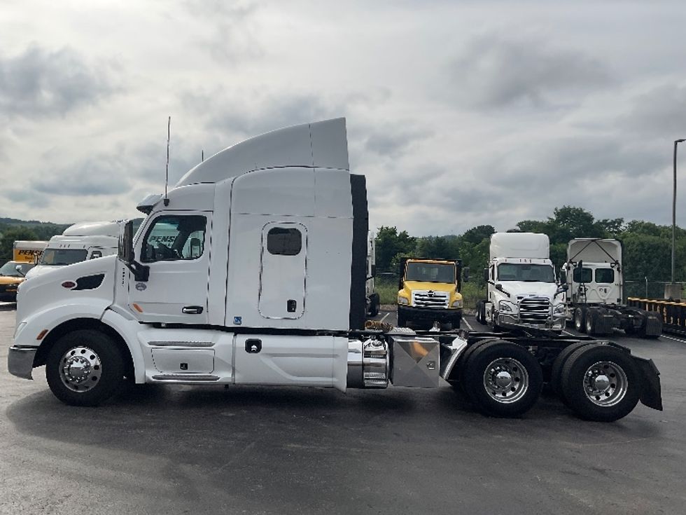 Sleeper Tractor-Heavy Duty Tractors-Peterbilt-2019-579-Akron-OH-327,253\n\t\tmiles-$ 61,750 - Image 4