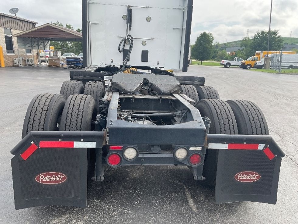 Sleeper Tractor-Heavy Duty Tractors-Peterbilt-2019-579-Akron-OH-327,253\n\t\tmiles-$ 61,750 - Image 6