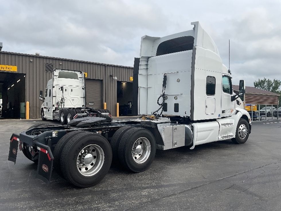 Sleeper Tractor-Heavy Duty Tractors-Peterbilt-2019-579-Akron-OH-327,253\n\t\tmiles-$ 61,750 - Image 7